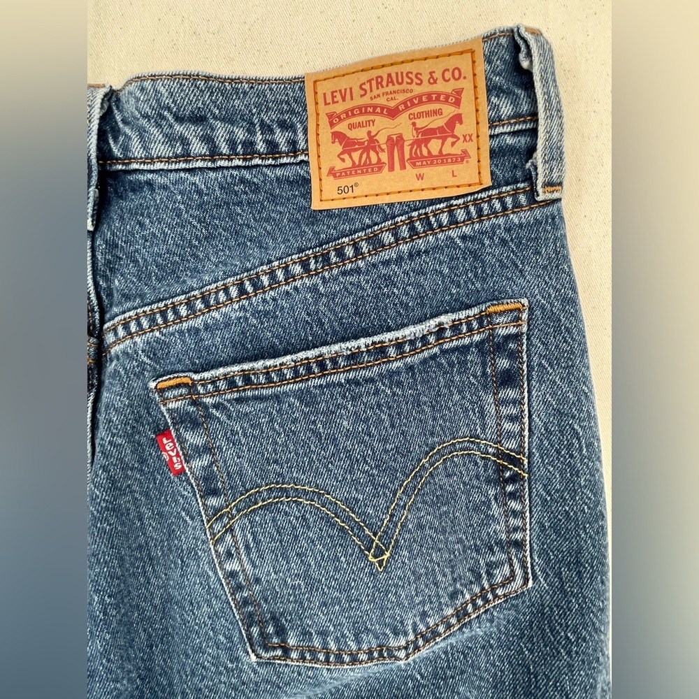 Levi’s Strauss 501 Classic Blue Denim Jeans - Picture 3 of 10